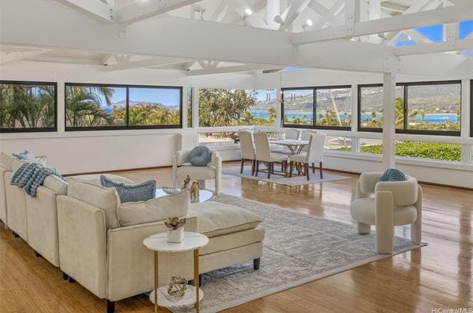 101 Nawiliwili St living room