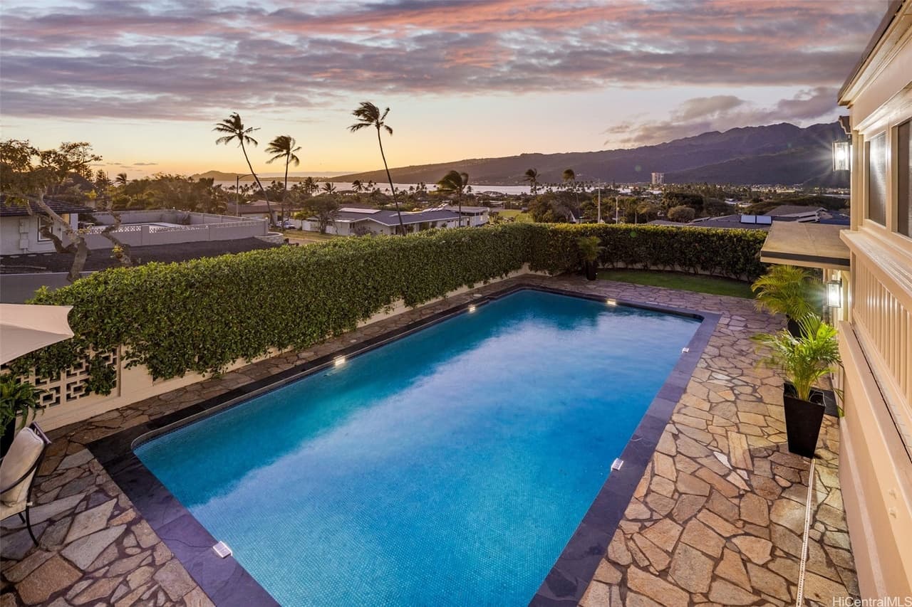 101 Nawiliwili St pool